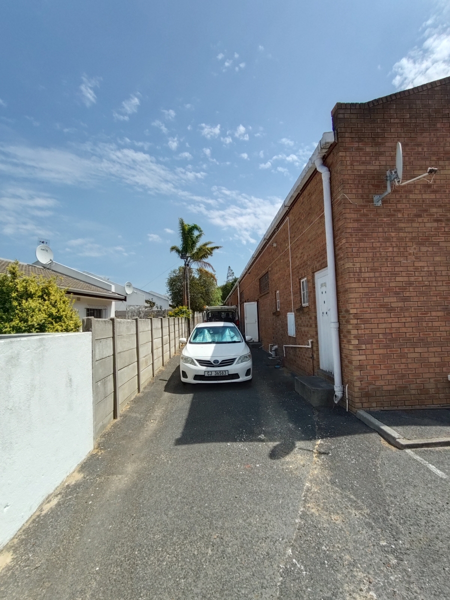 Commercial Property for Sale in Vredekloof Western Cape